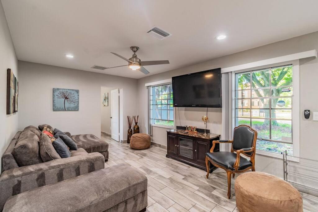 Town 'n' Country Cozy Corner, Your Florida Fun Hub *